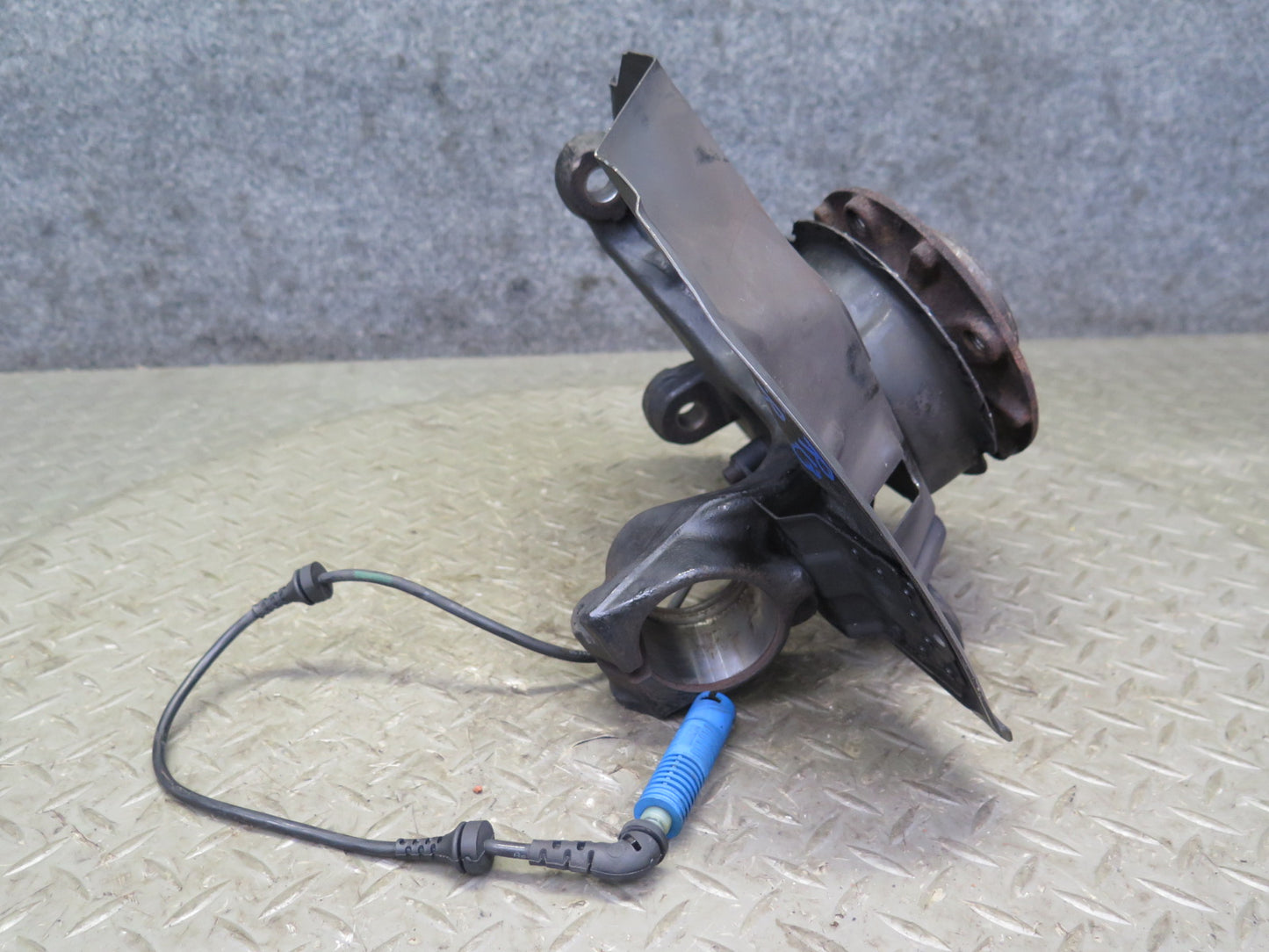 01-06 BMW E46 330ci RWD Front Right Spindle Knuckle Wheel Hub Bearing 77K OEM