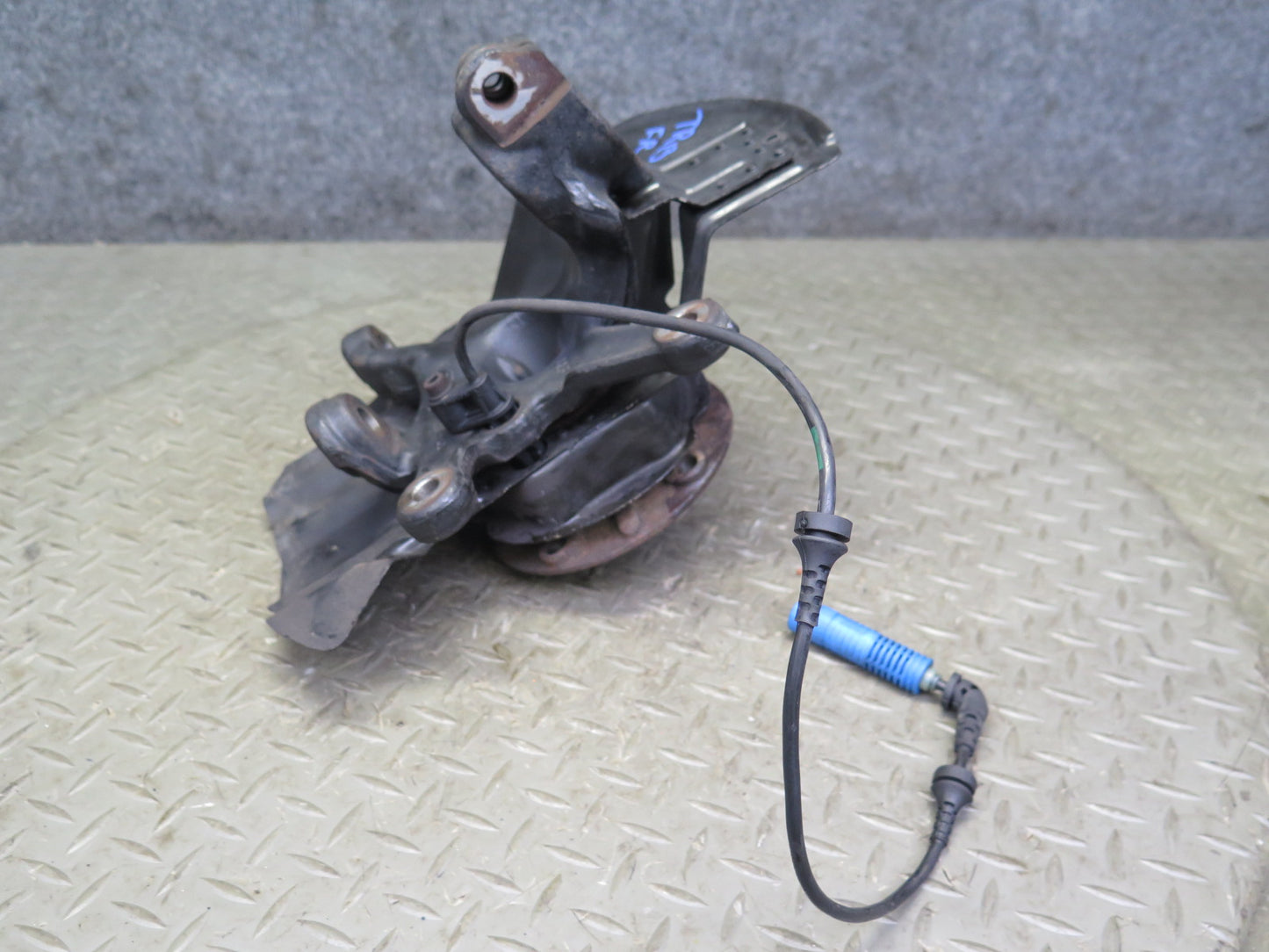 01-06 BMW E46 330ci RWD Front Right Spindle Knuckle Wheel Hub Bearing 77K OEM