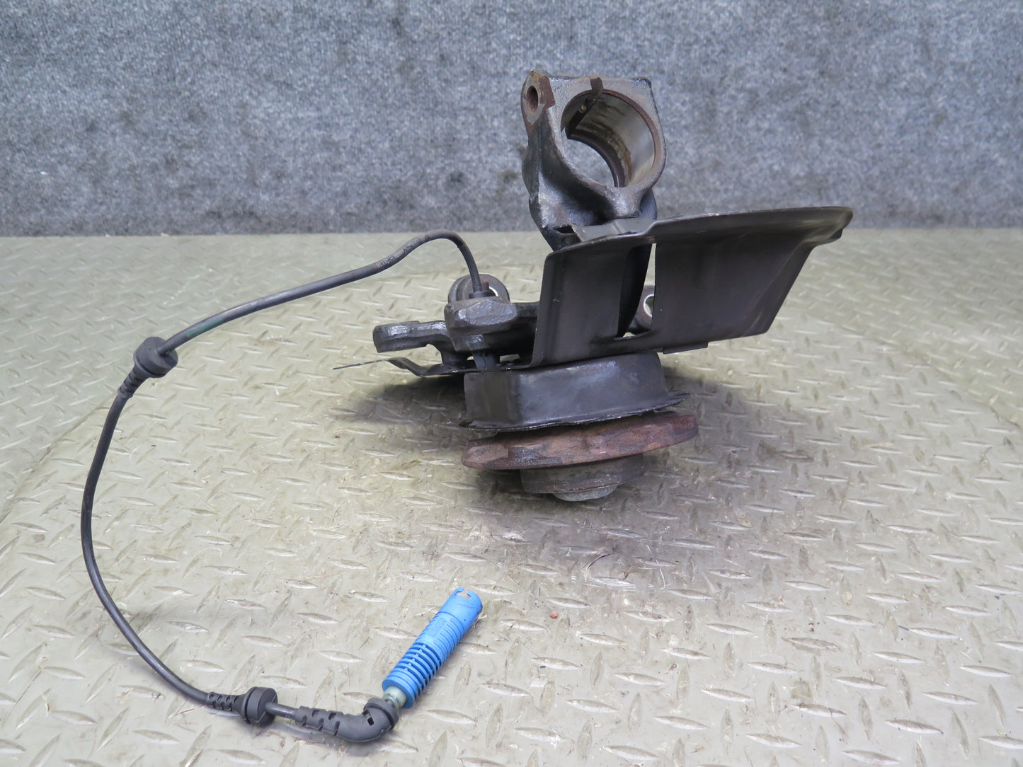 01-06 BMW E46 330ci RWD Front Right Spindle Knuckle Wheel Hub Bearing 77K OEM