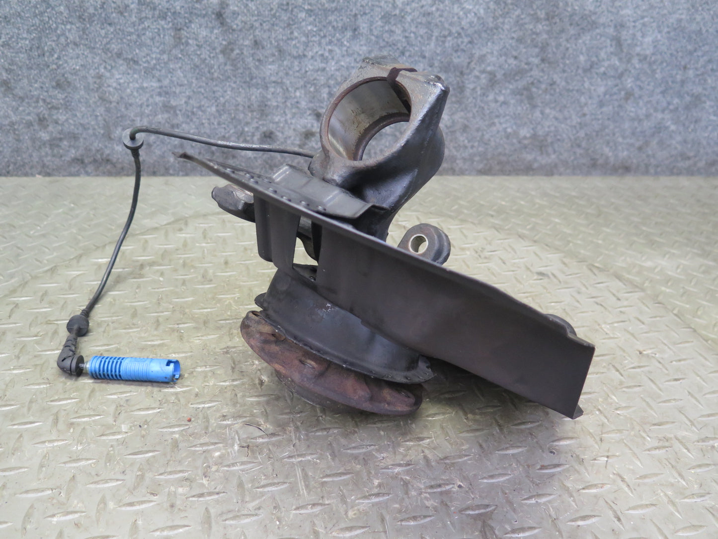 01-06 BMW E46 330ci RWD Front Right Spindle Knuckle Wheel Hub Bearing 77K OEM