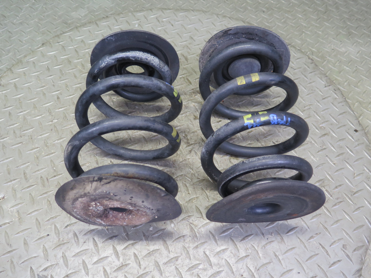 01-06 BMW E46 330ci Convertible Set of 2 Rear Left & Right Coil Spring OEM