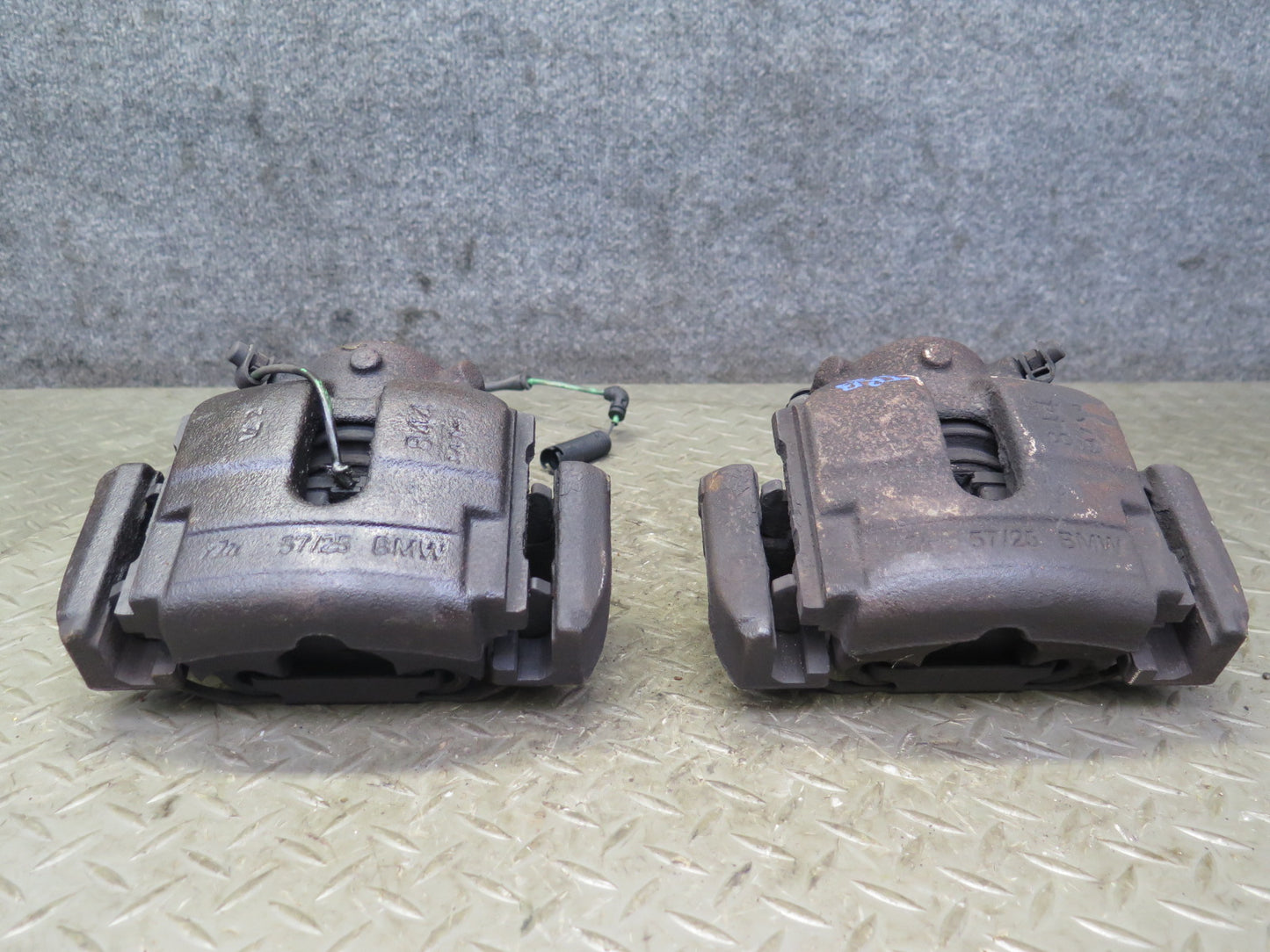 01-06 BMW E46 330i 330Ci RWD Set of 2 Front Left & Right Brake Caliper 77K OEM