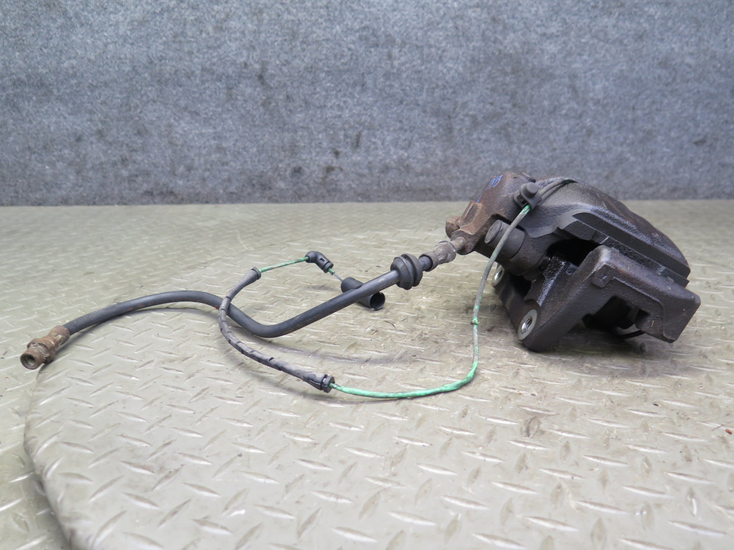 01-06 BMW E46 330i 330Ci RWD Set of 2 Front Left & Right Brake Caliper 77K OEM