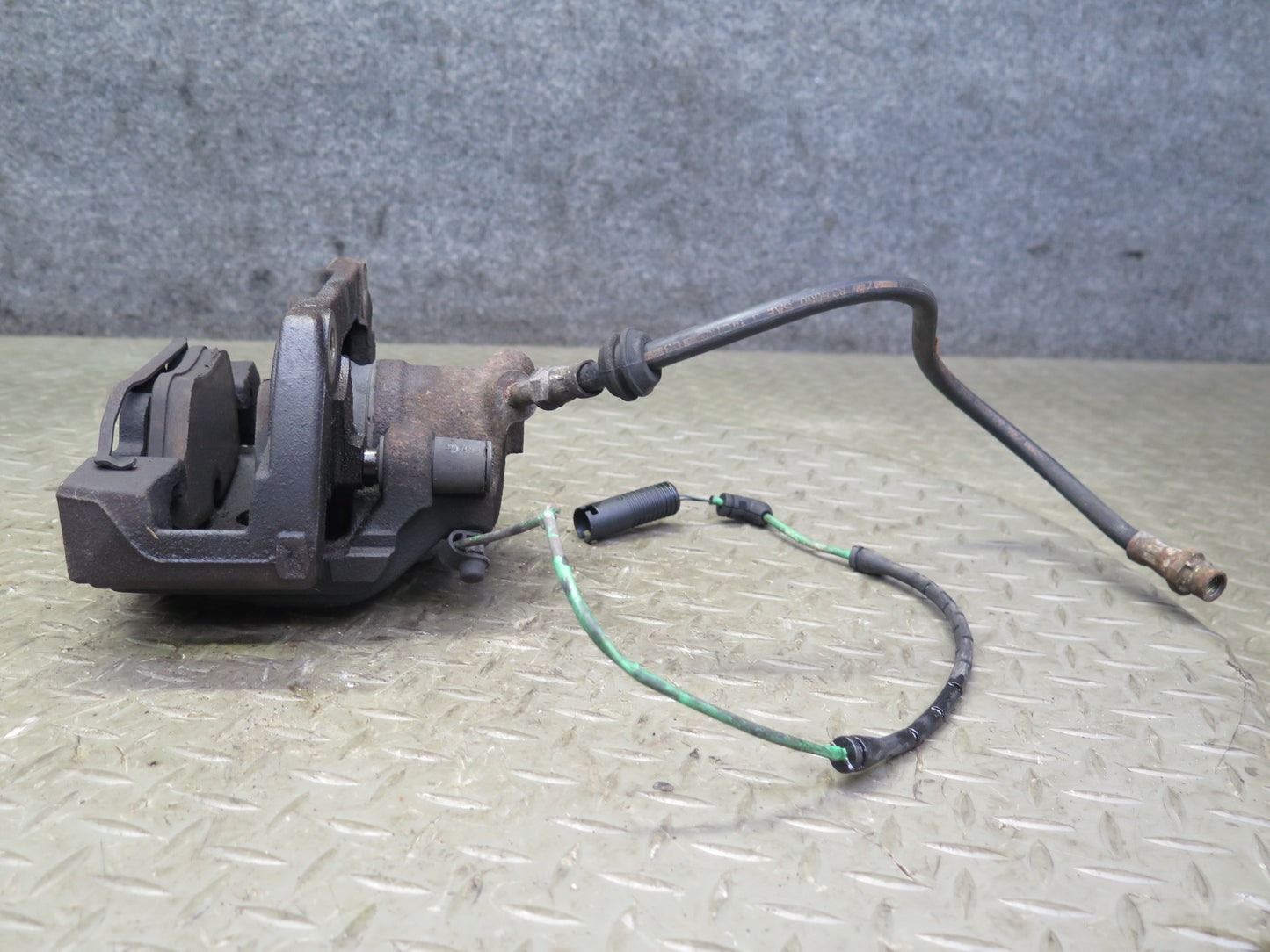 01-06 BMW E46 330i 330Ci RWD Set of 2 Front Left & Right Brake Caliper 77K OEM