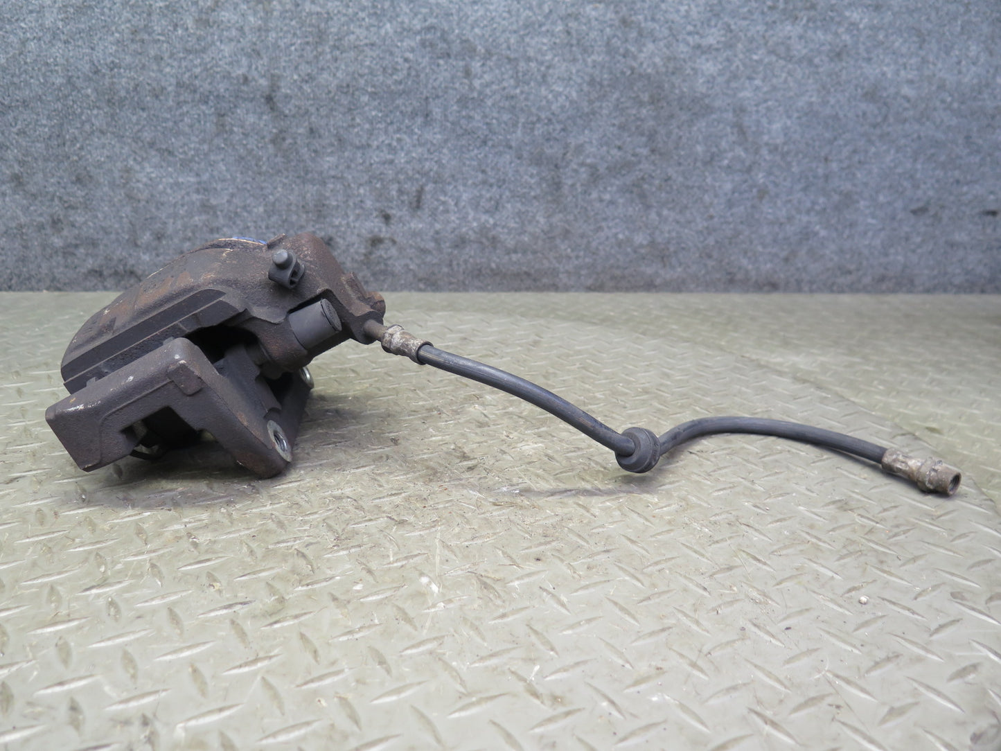 01-06 BMW E46 330i 330Ci RWD Set of 2 Front Left & Right Brake Caliper 77K OEM