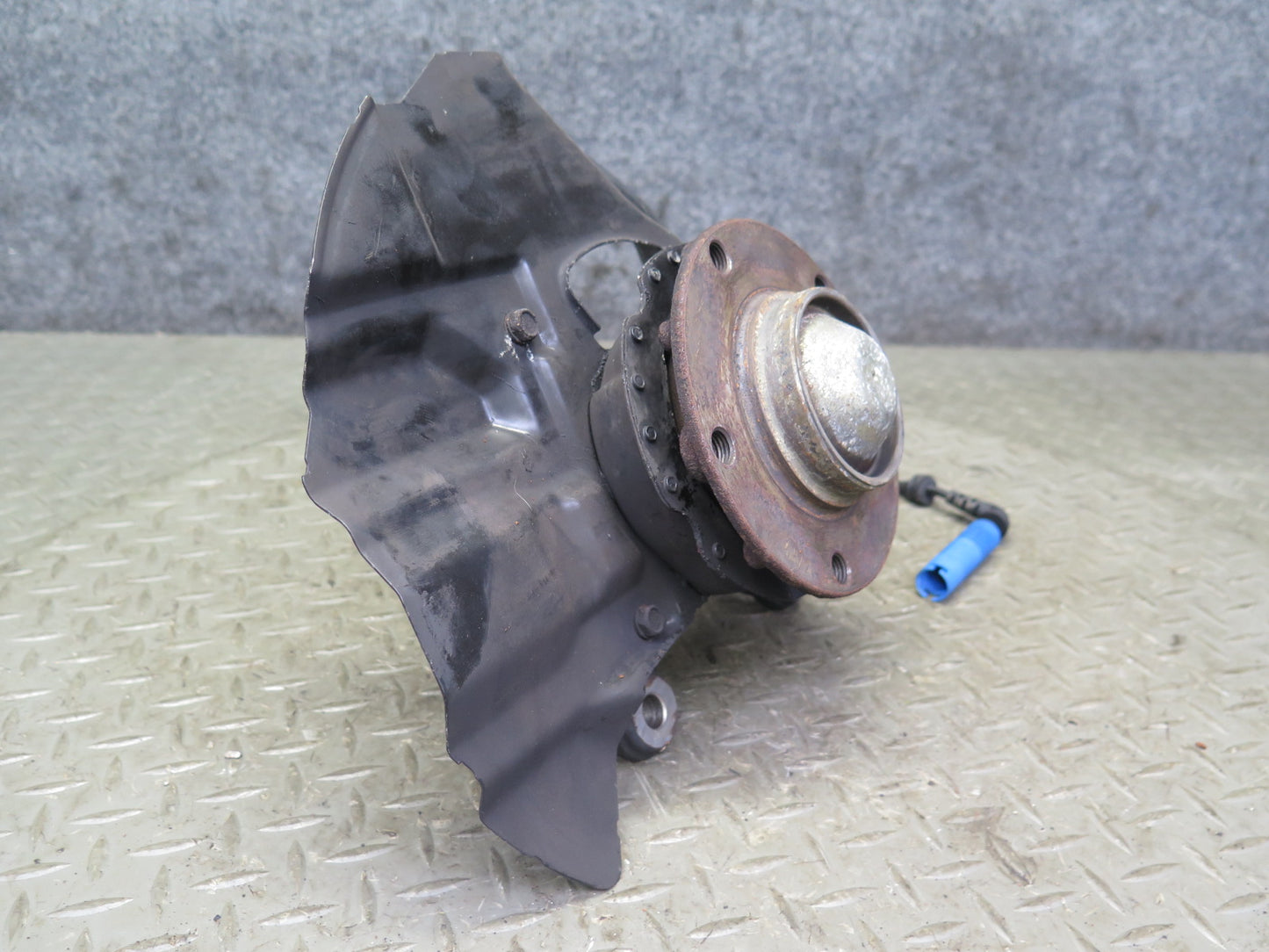 01-06 BMW E46 330ci RWD Front Left Spindle Knuckle Wheel Hub Bearing 77K OEM