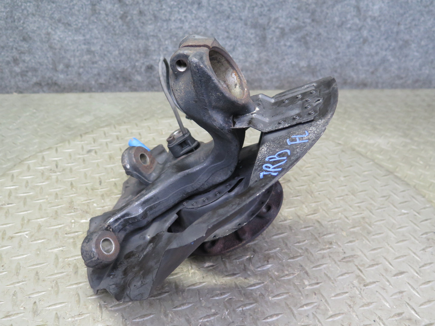 01-06 BMW E46 330ci RWD Front Left Spindle Knuckle Wheel Hub Bearing 77K OEM