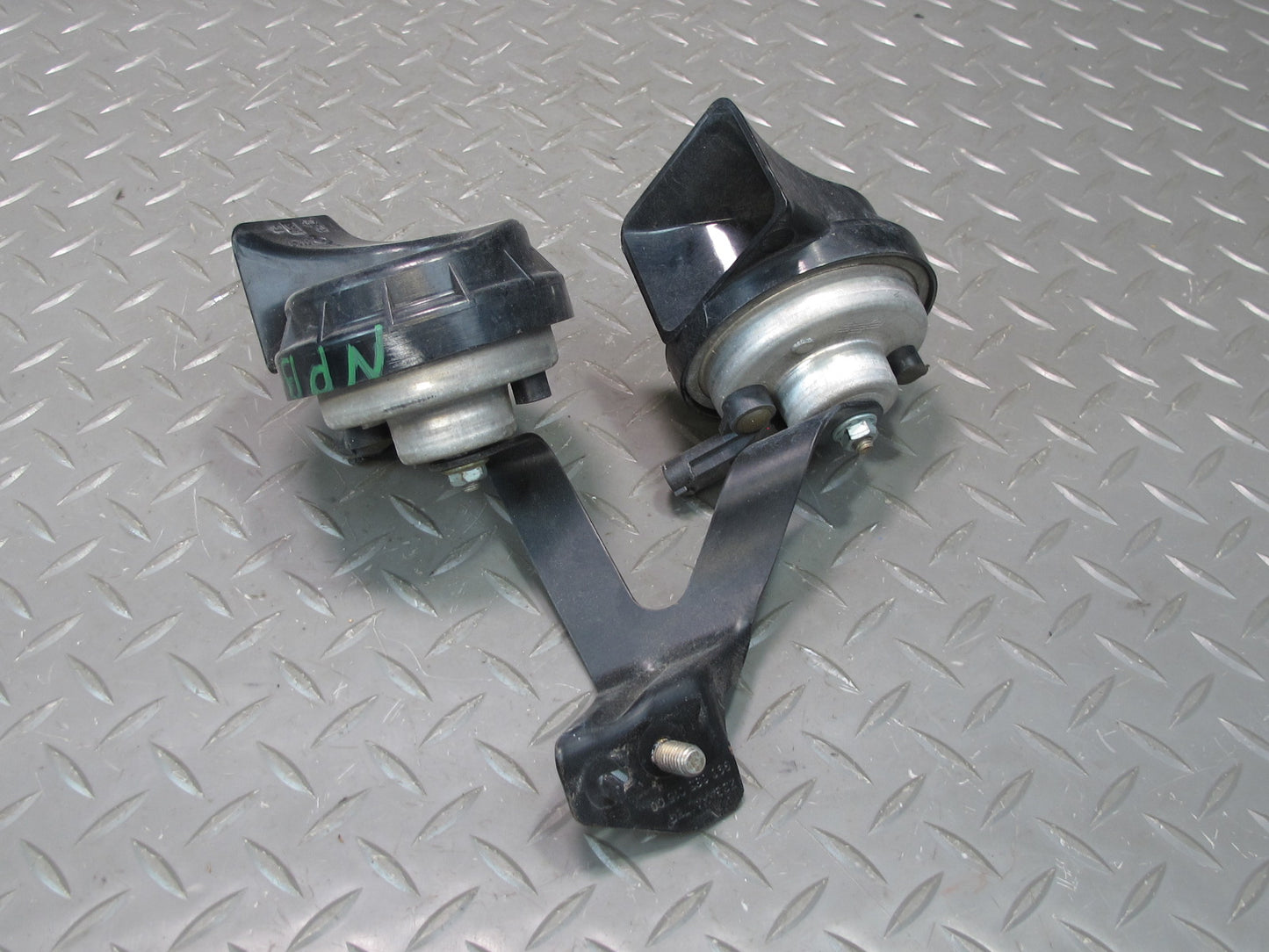 1997-2004 Porsche Boxster 986 High & Low Tone Note Pitch Horn Signal Set of 2