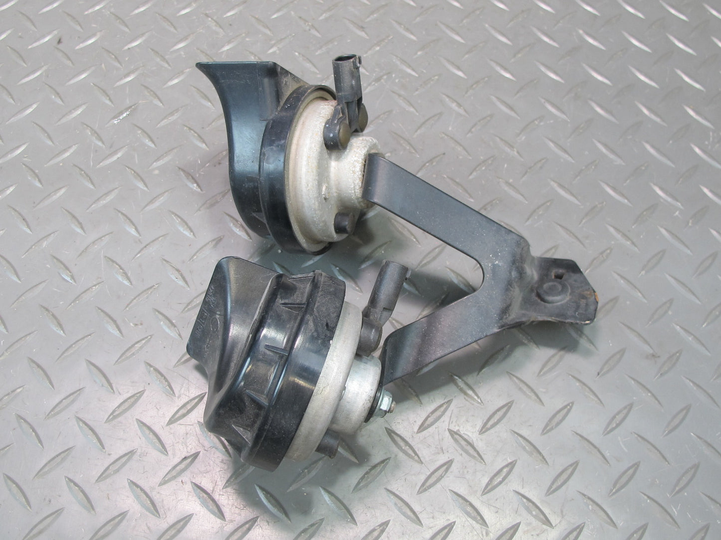 1997-2004 Porsche Boxster 986 High & Low Tone Note Pitch Horn Signal Set of 2