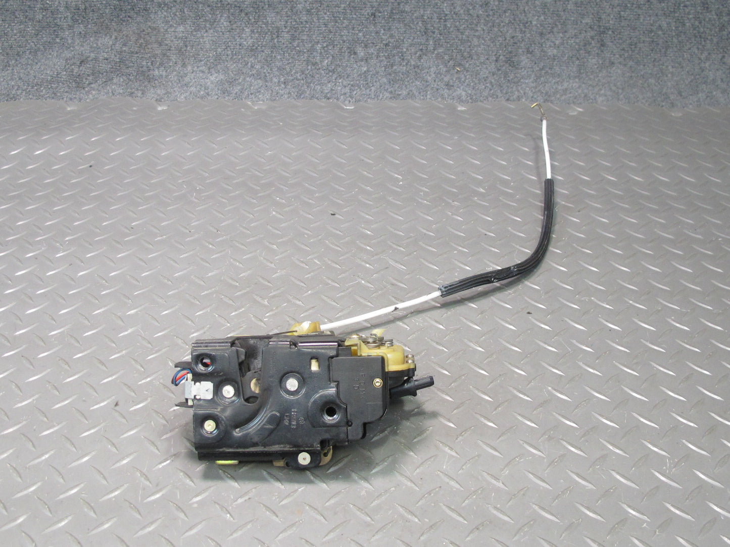 1998-2004 Porsche Boxster 986 Right Door Lock Latch Actuator
