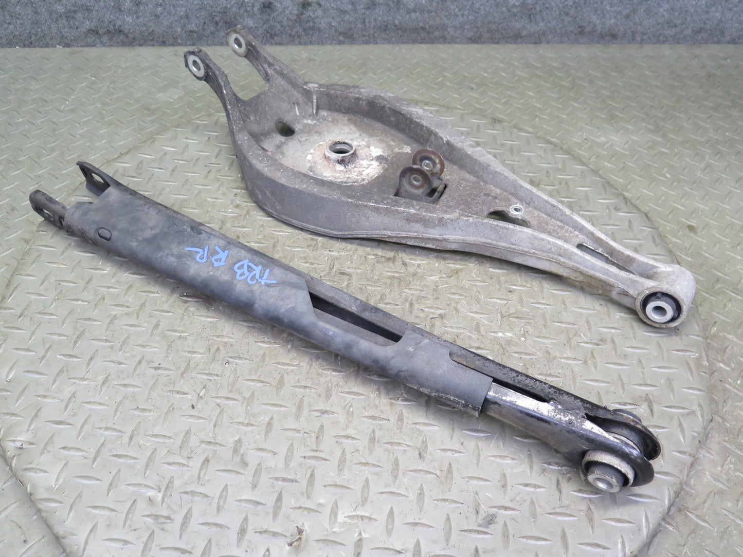 01-06 BMW E46 330ci RWD Set of 2 Rear Right Upper & Lower Control Arm 77K OEM