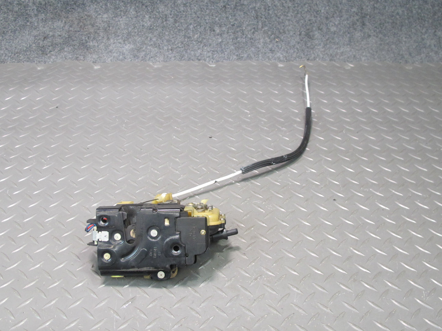 1998-2004 Porsche Boxster 986 Right Door Lock Latch Actuator