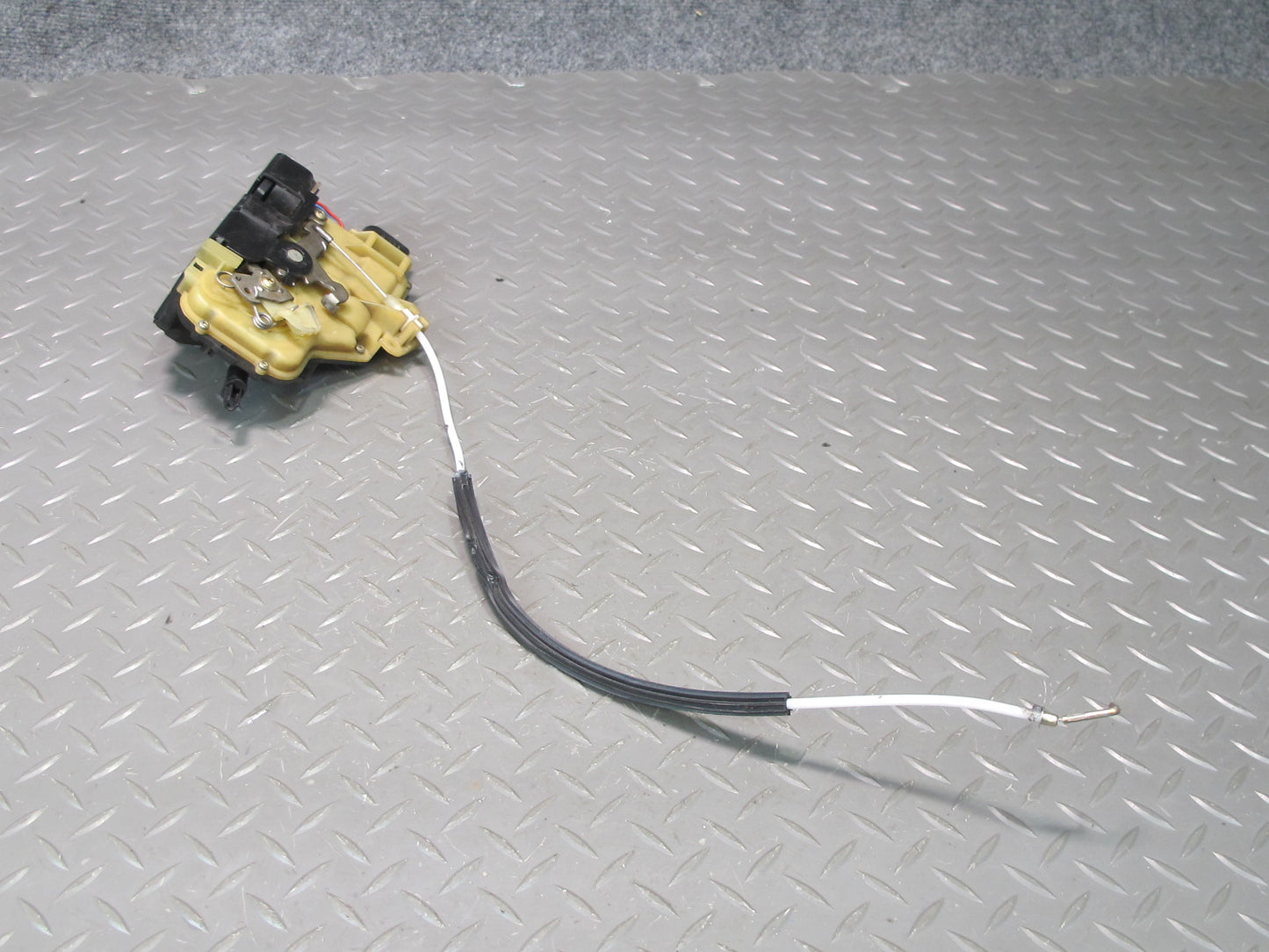 1998-2004 Porsche Boxster 986 Right Door Lock Latch Actuator