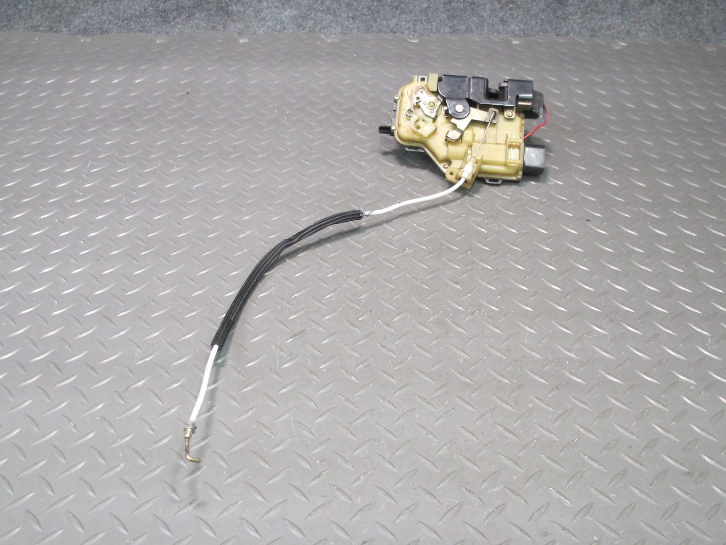 1998-2004 Porsche Boxster 986 Right Door Lock Latch Actuator