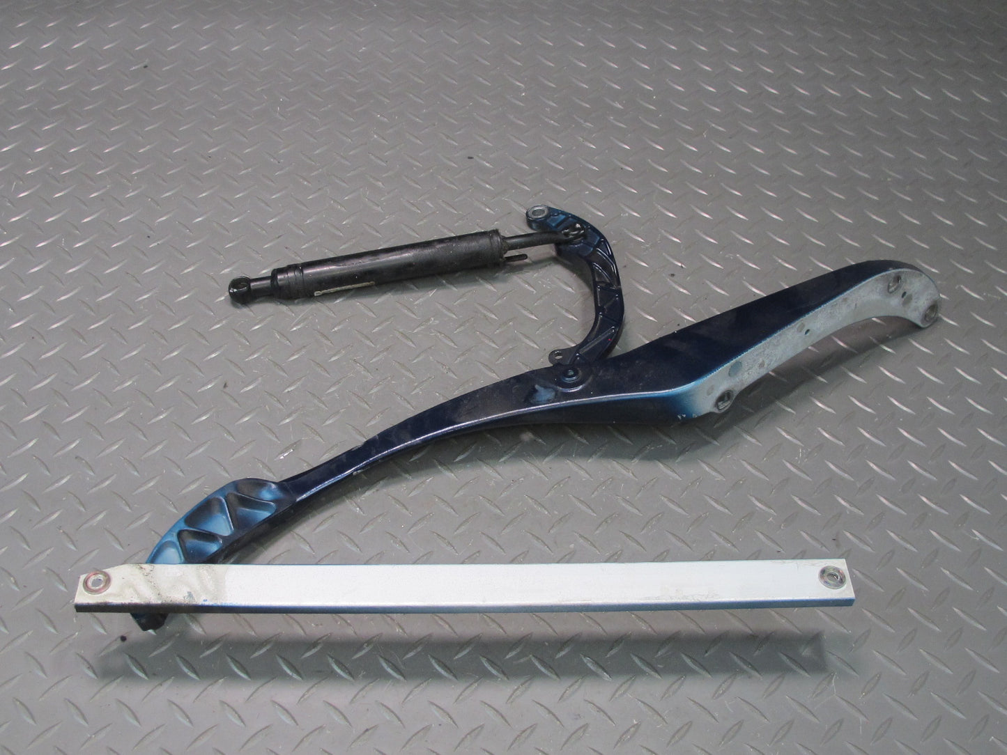 1997-2004 Porsche Boxster 986 Convertible Rear Right TOP Roof Hinge w Support