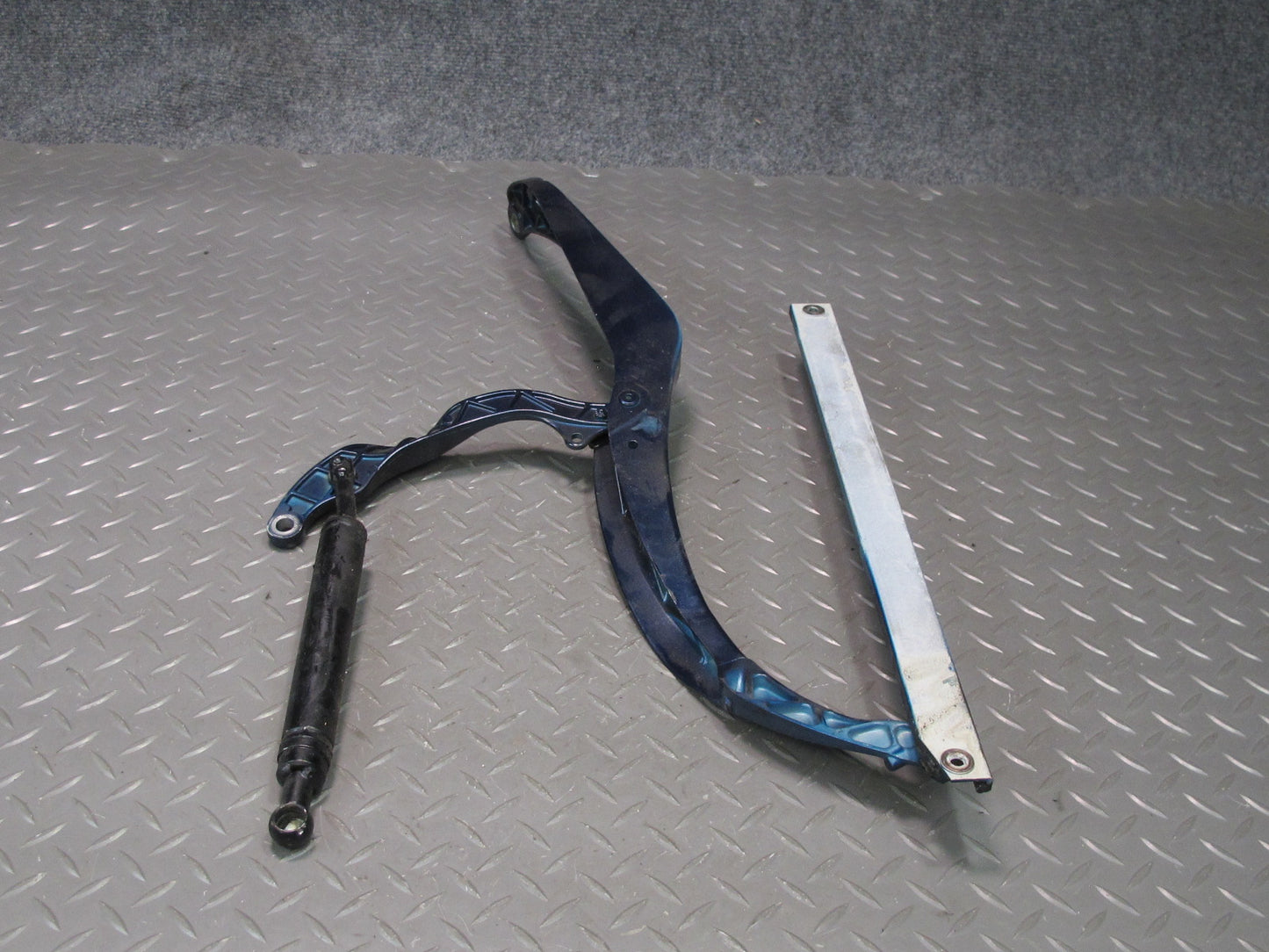 1997-2004 Porsche Boxster 986 Convertible Rear Right TOP Roof Hinge w Support