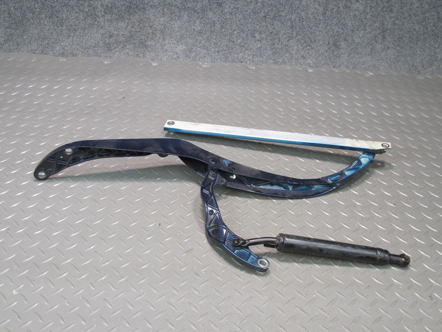 1997-2004 Porsche Boxster 986 Convertible Rear Right TOP Roof Hinge w Support