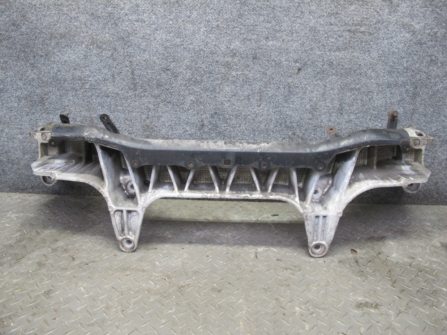 95-00 Lexus UCF20L LS400 Front Suspension Crossmember Sub Frame Subframe OEM