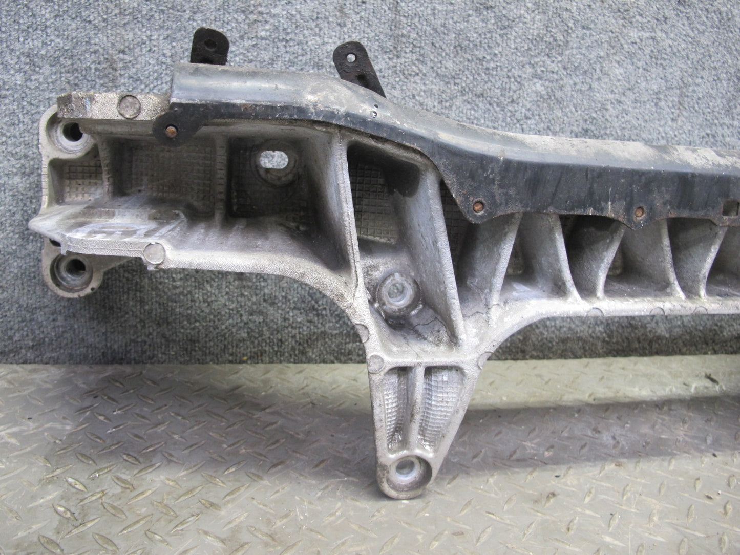 95-00 Lexus UCF20L LS400 Front Suspension Crossmember Sub Frame Subframe OEM