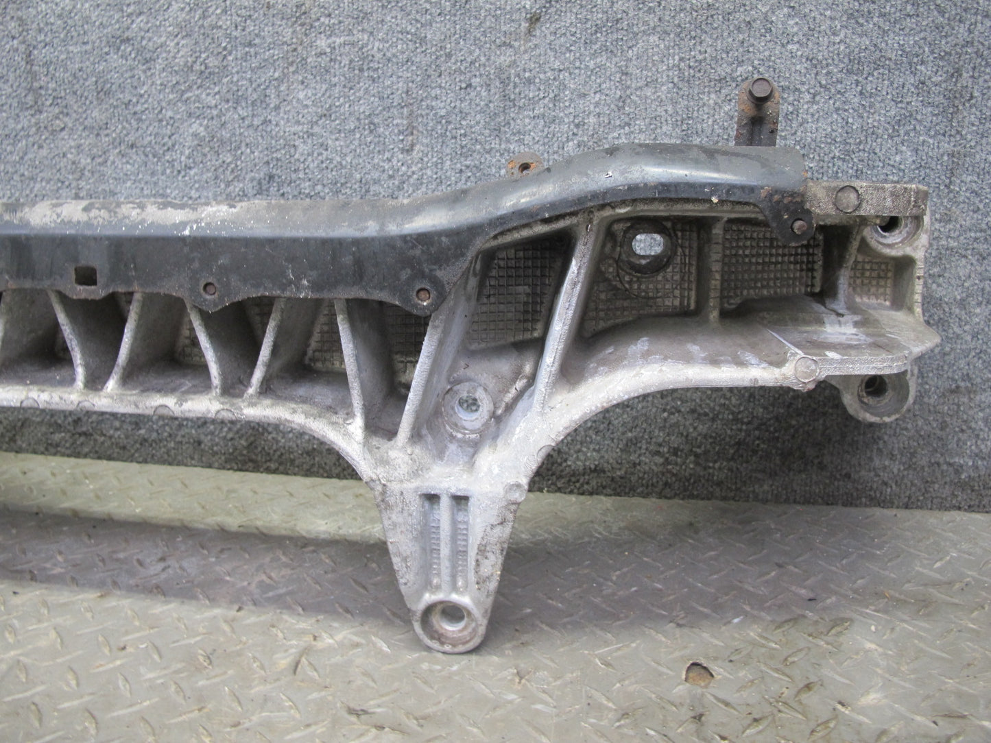 95-00 Lexus UCF20L LS400 Front Suspension Crossmember Sub Frame Subframe OEM