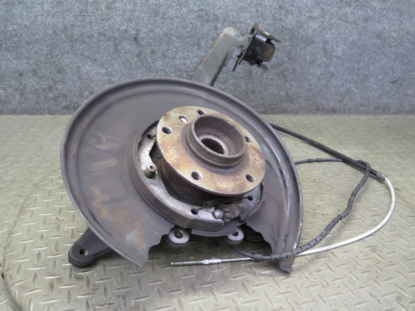 01-06 BMW E46 330ci RWD Rear Left Knuckle Wheel Hub Trailing Arm 77K Miles OEM