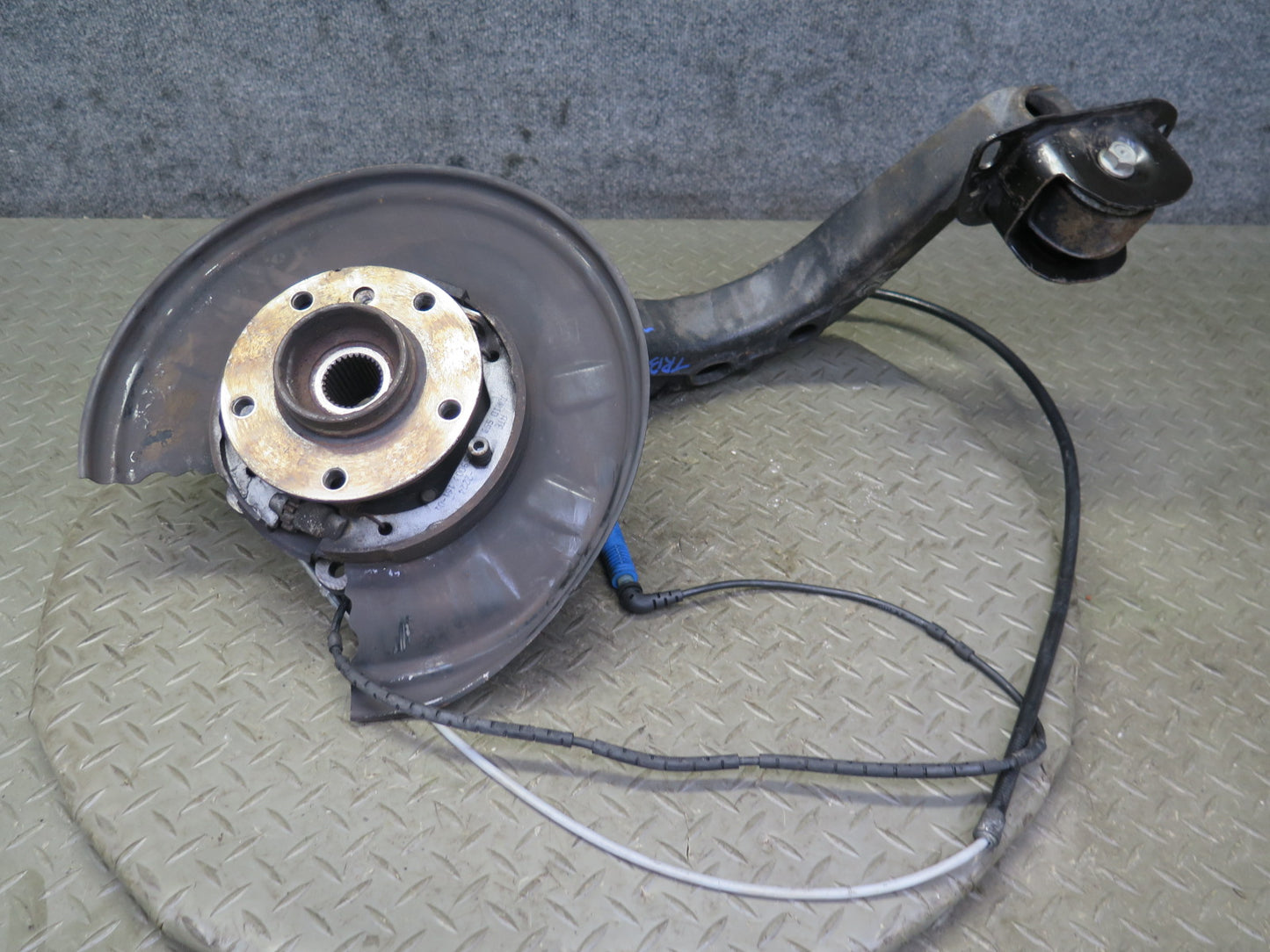 01-06 BMW E46 330ci RWD Rear Left Knuckle Wheel Hub Trailing Arm 77K Miles OEM
