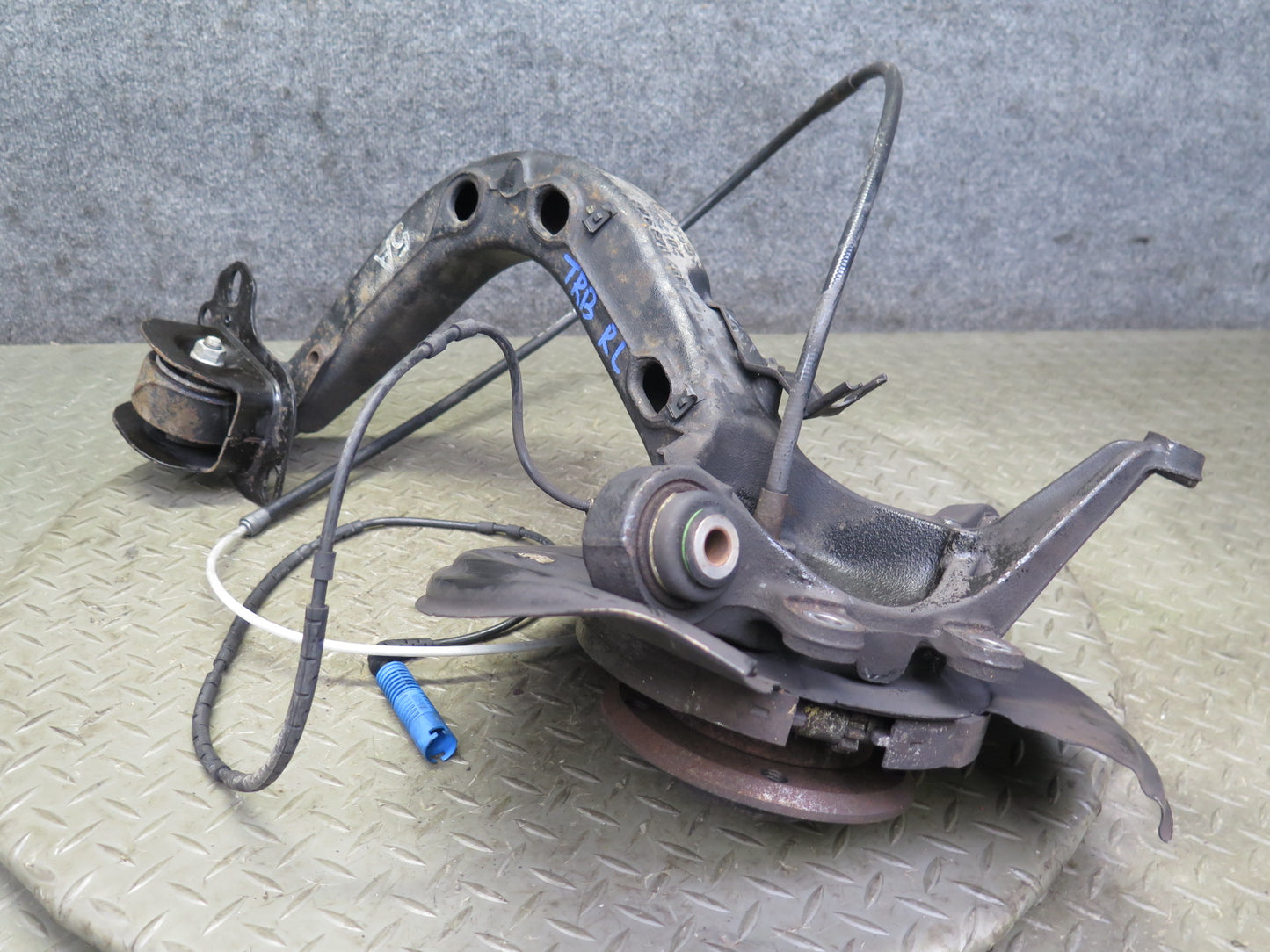 01-06 BMW E46 330ci RWD Rear Left Knuckle Wheel Hub Trailing Arm 77K Miles OEM