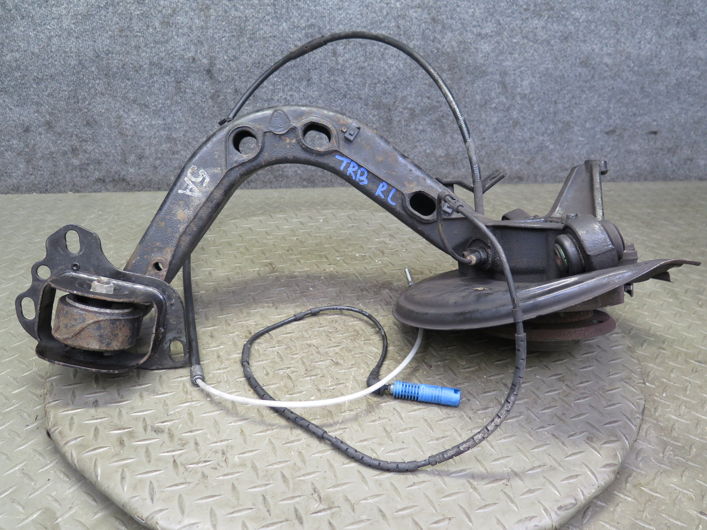 01-06 BMW E46 330ci RWD Rear Left Knuckle Wheel Hub Trailing Arm 77K Miles OEM