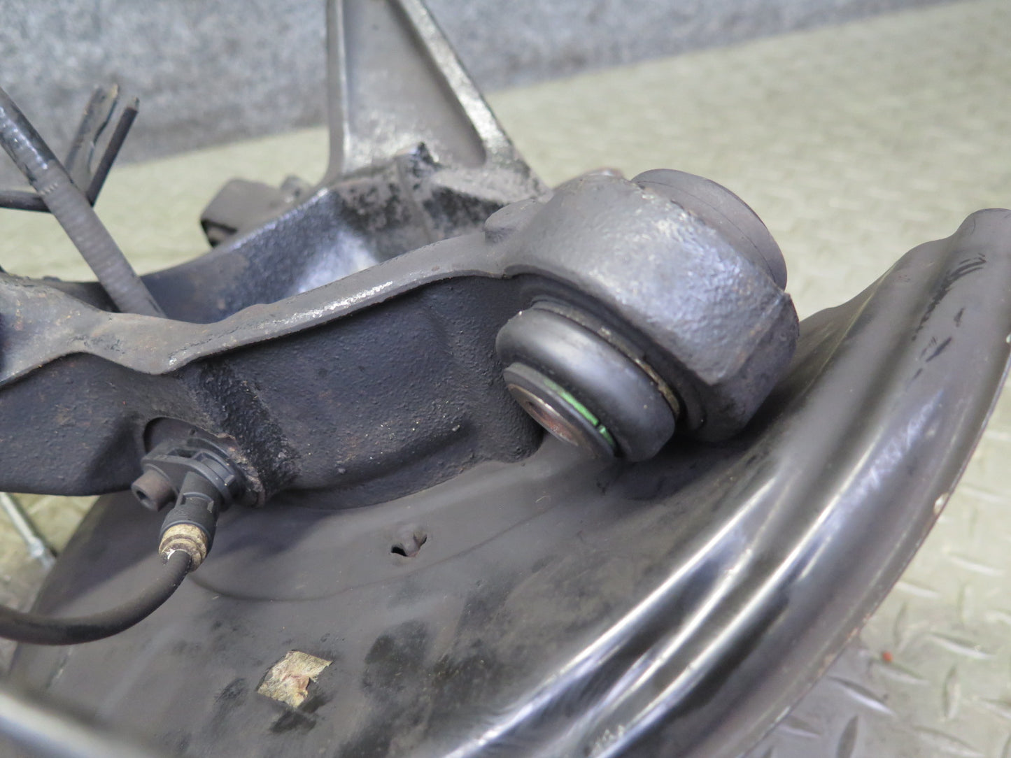 01-06 BMW E46 330ci RWD Rear Left Knuckle Wheel Hub Trailing Arm 77K Miles OEM