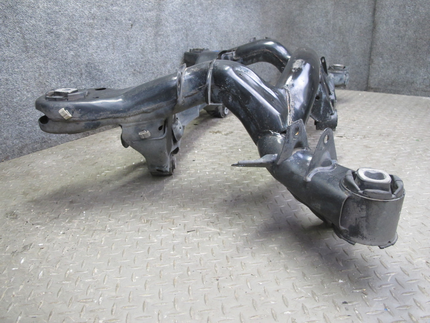08-13 BMW E82 E88 135i Rear Suspension Subframe Sub Frame Crossmember OEM