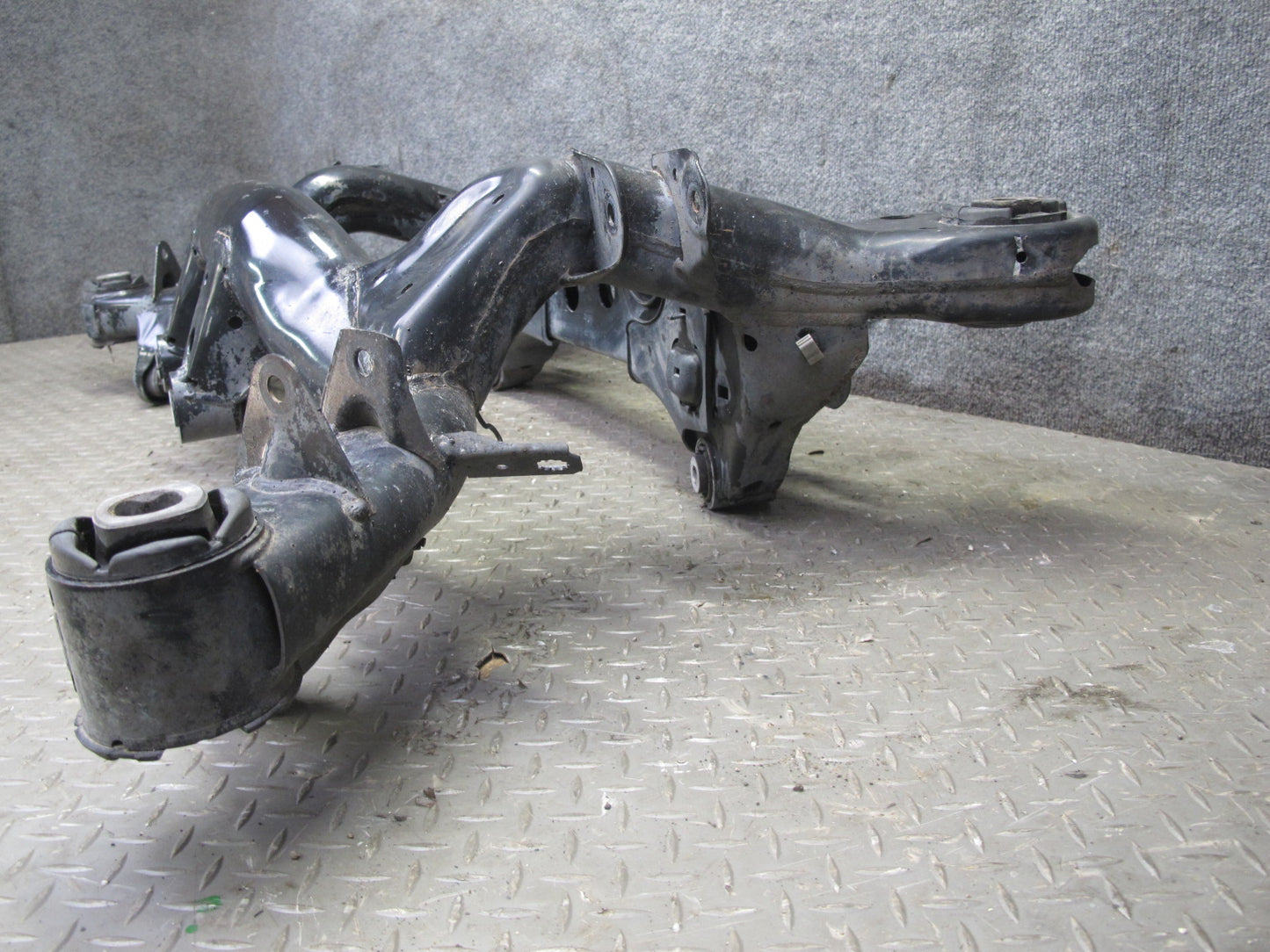 08-13 BMW E82 E88 135i Rear Suspension Subframe Sub Frame Crossmember OEM