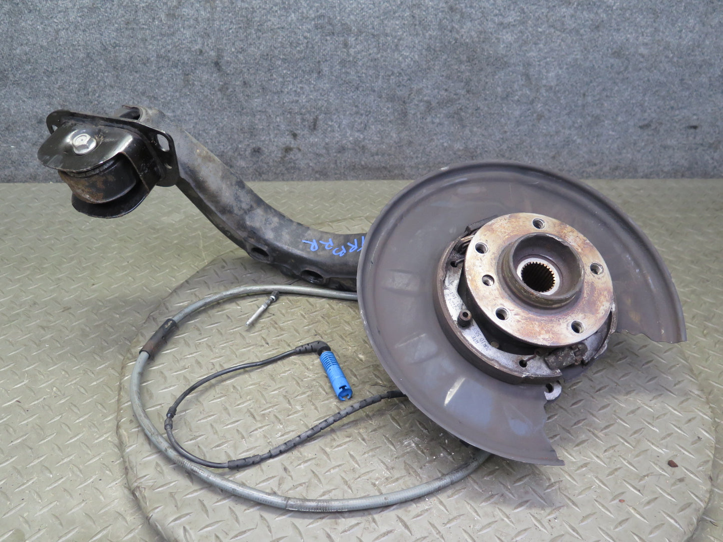 01-06 BMW E46 330ci RWD Rear Right Knuckle Wheel Hub Trailing Arm 77K Miles OEM