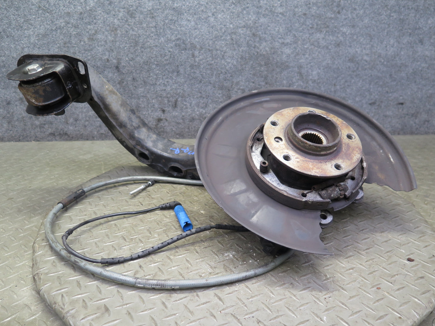 01-06 BMW E46 330ci RWD Rear Right Knuckle Wheel Hub Trailing Arm 77K Miles OEM