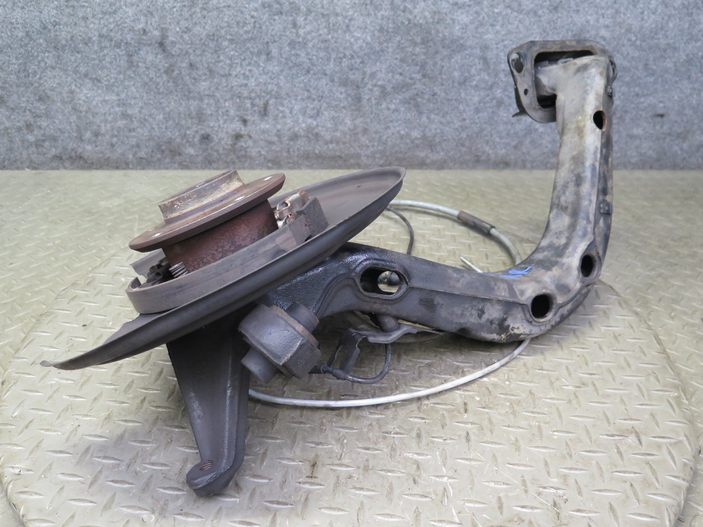 01-06 BMW E46 330ci RWD Rear Right Knuckle Wheel Hub Trailing Arm 77K Miles OEM