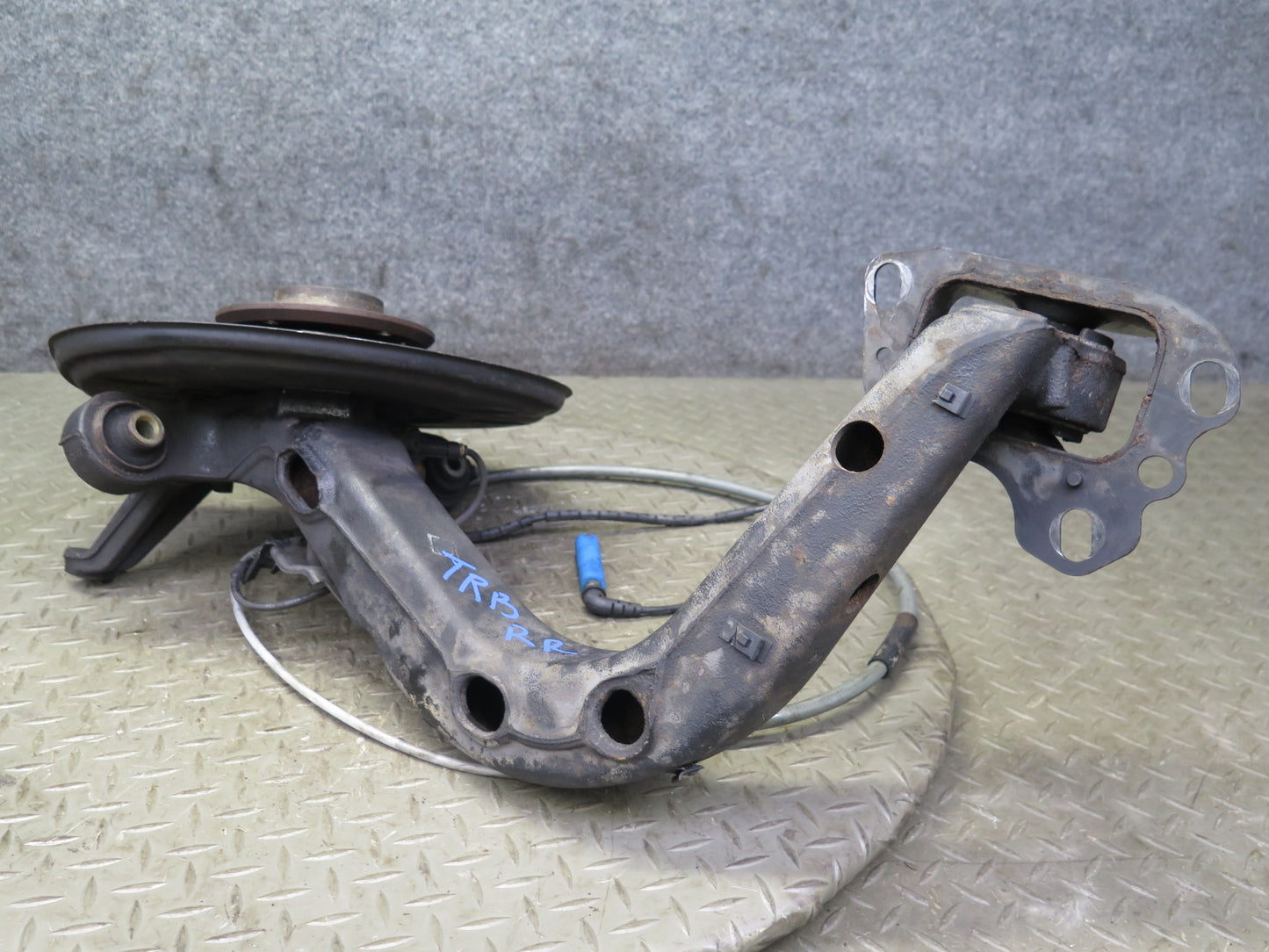 01-06 BMW E46 330ci RWD Rear Right Knuckle Wheel Hub Trailing Arm 77K Miles OEM