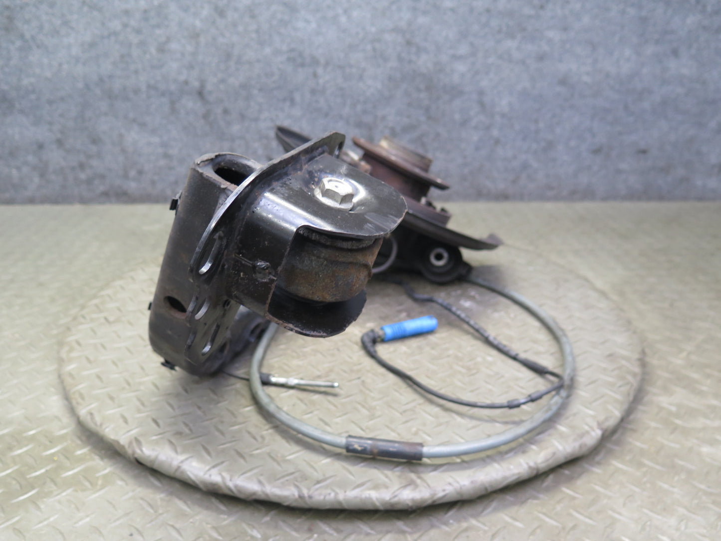 01-06 BMW E46 330ci RWD Rear Right Knuckle Wheel Hub Trailing Arm 77K Miles OEM