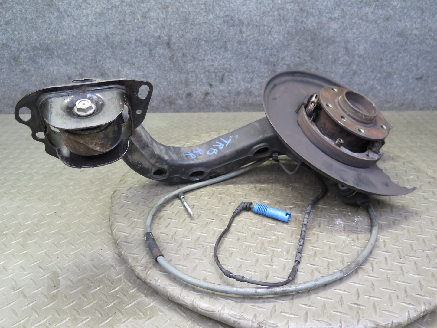 01-06 BMW E46 330ci RWD Rear Right Knuckle Wheel Hub Trailing Arm 77K Miles OEM
