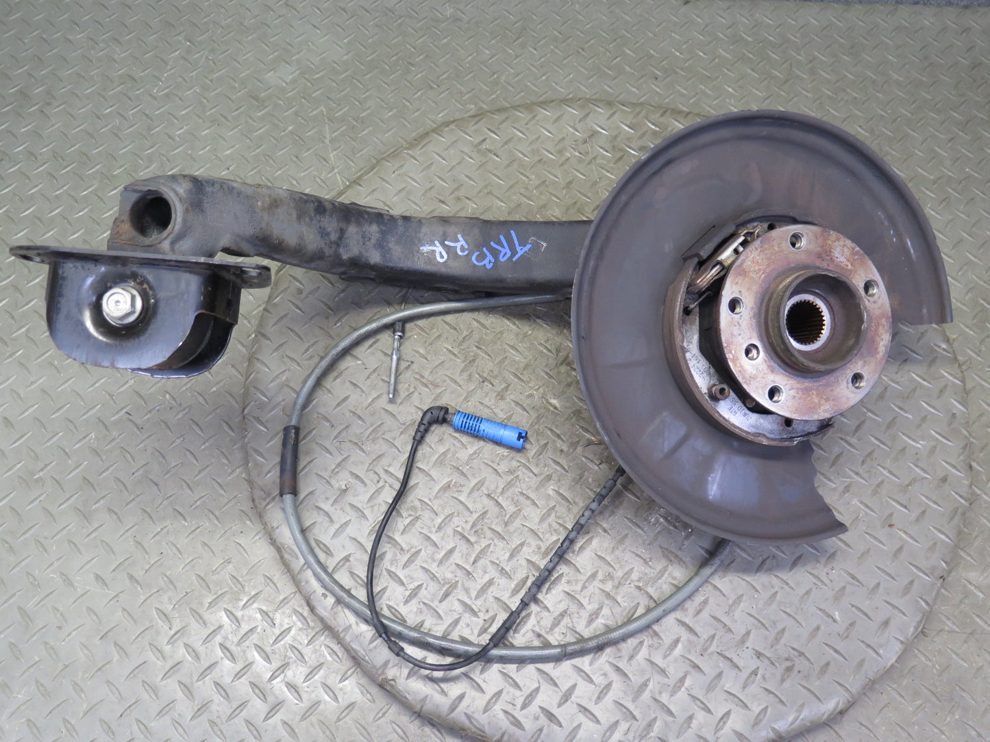 01-06 BMW E46 330ci RWD Rear Right Knuckle Wheel Hub Trailing Arm 77K Miles OEM