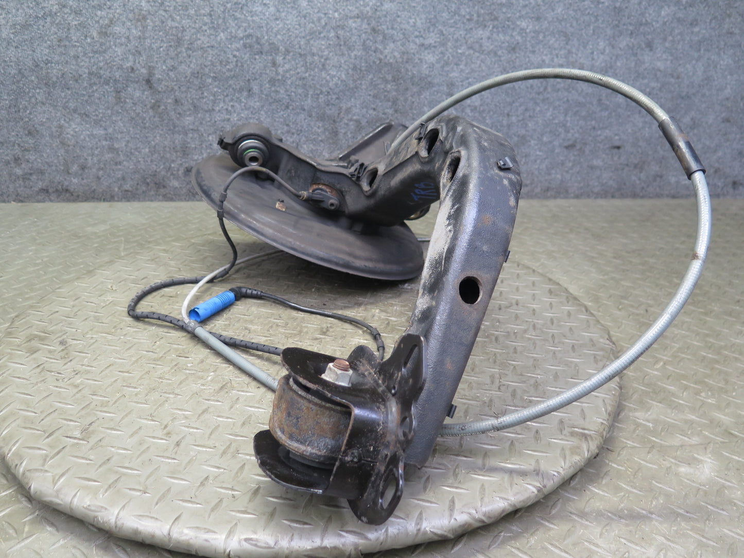 01-06 BMW E46 330ci RWD Rear Right Knuckle Wheel Hub Trailing Arm 77K Miles OEM