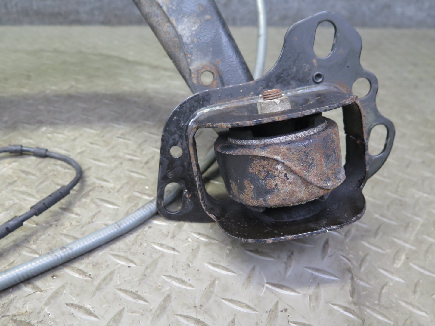 01-06 BMW E46 330ci RWD Rear Right Knuckle Wheel Hub Trailing Arm 77K Miles OEM