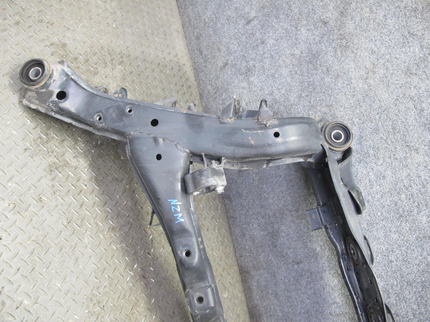 90-93 Nissan Z32 300ZX Turbo AT Rear Suspension Subframe Crossmember Carrier OEM