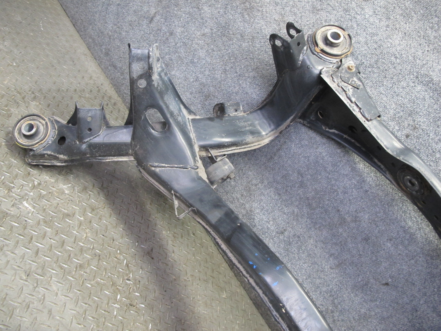 90-93 Nissan Z32 300ZX Turbo AT Rear Suspension Subframe Crossmember Carrier OEM