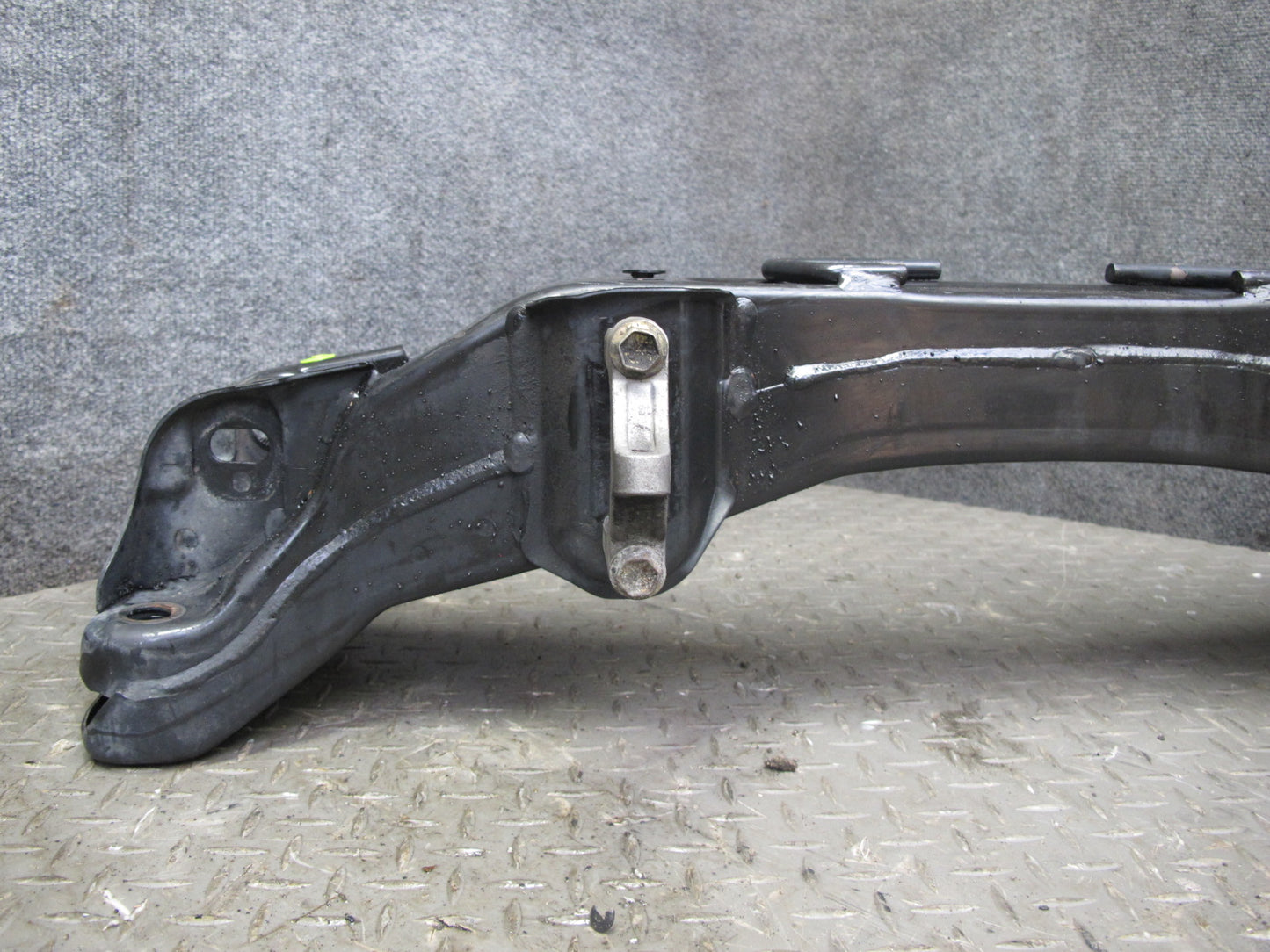 01-05 Lexus JCE10L IS300 Front Suspension Crossmember Sub Frame Subframe OEM