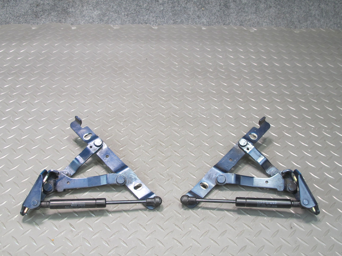 1997-2004 Porsche Boxster 986 Rear Trunk Lid Hinge Bracket w Support Set of 2