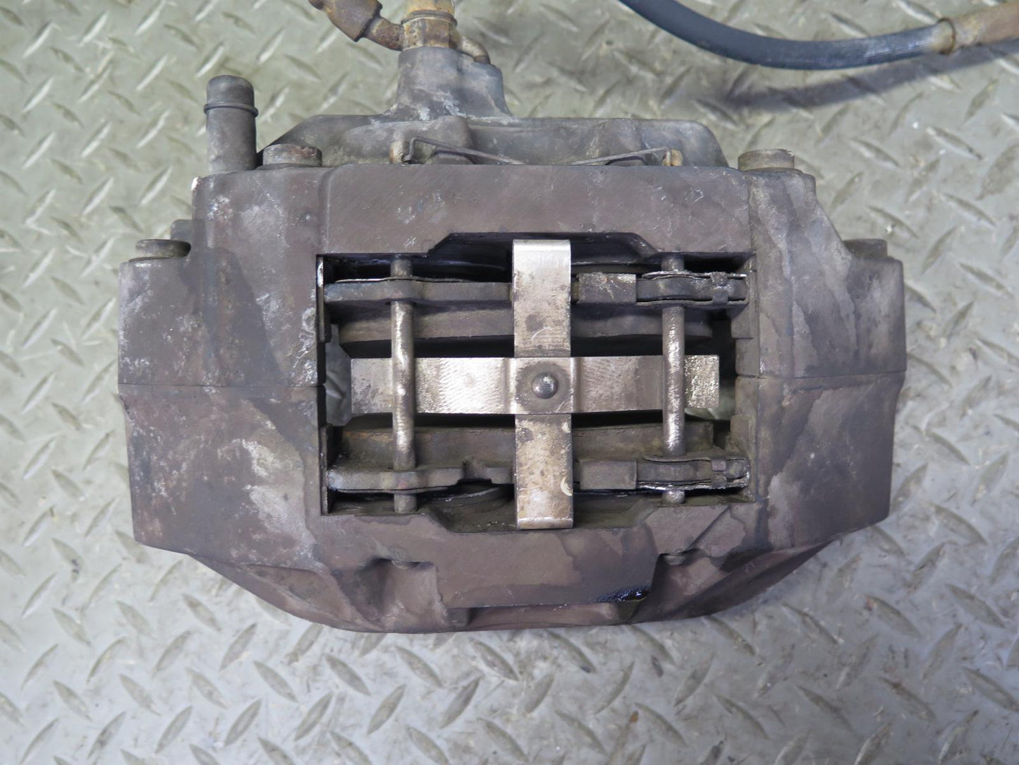 95-00 Lexus UCF20L LS400 Set of 2 Front Left Right Brake Caliper Sumitomo OEM