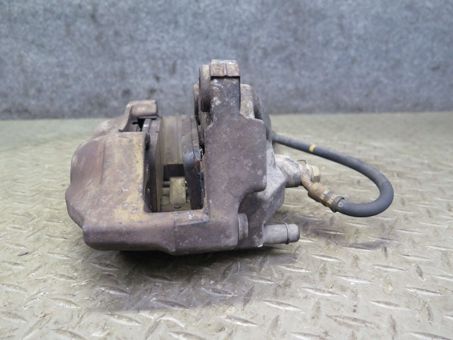 95-00 Lexus UCF20L LS400 Set of 2 Front Left Right Brake Caliper Sumitomo OEM