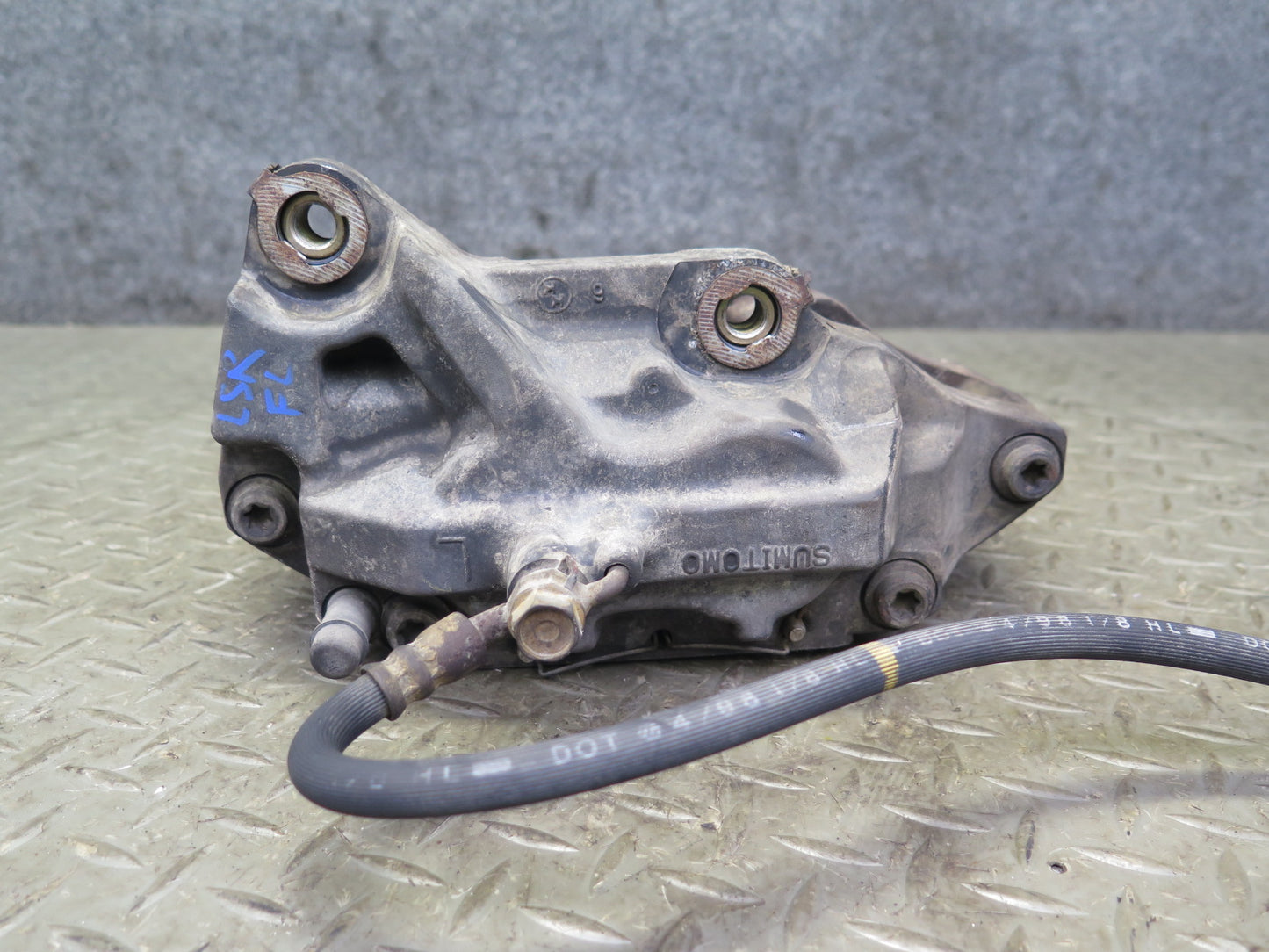 95-00 Lexus UCF20L LS400 Set of 2 Front Left Right Brake Caliper Sumitomo OEM