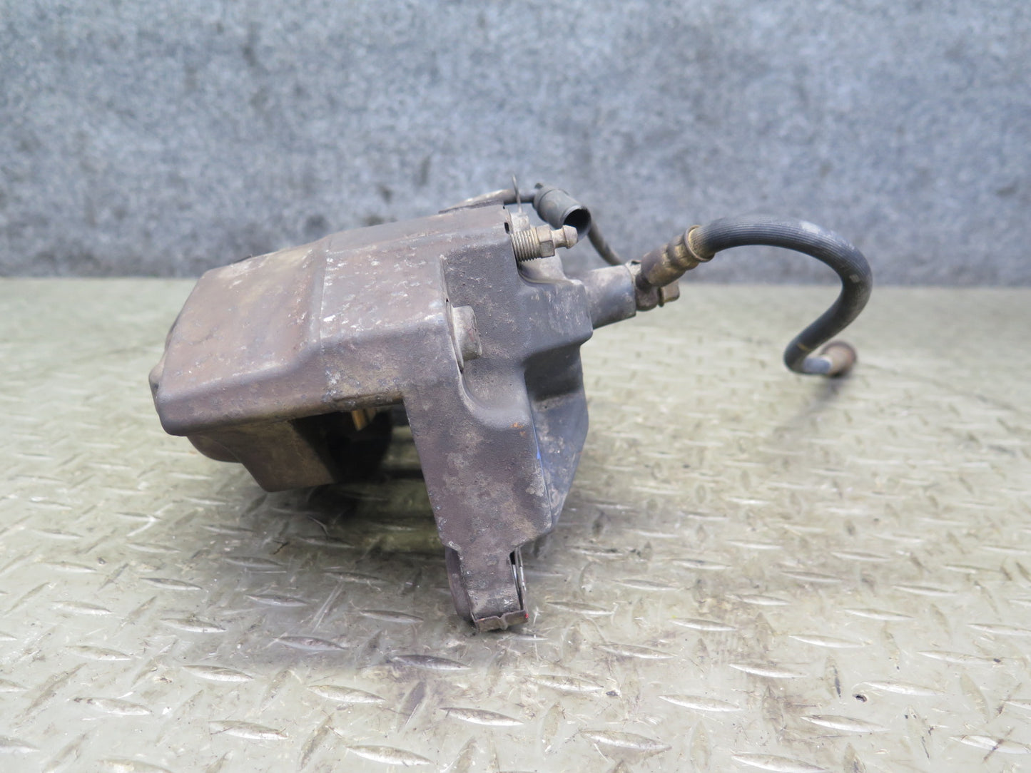 95-00 Lexus UCF20L LS400 Set of 2 Front Left Right Brake Caliper Sumitomo OEM