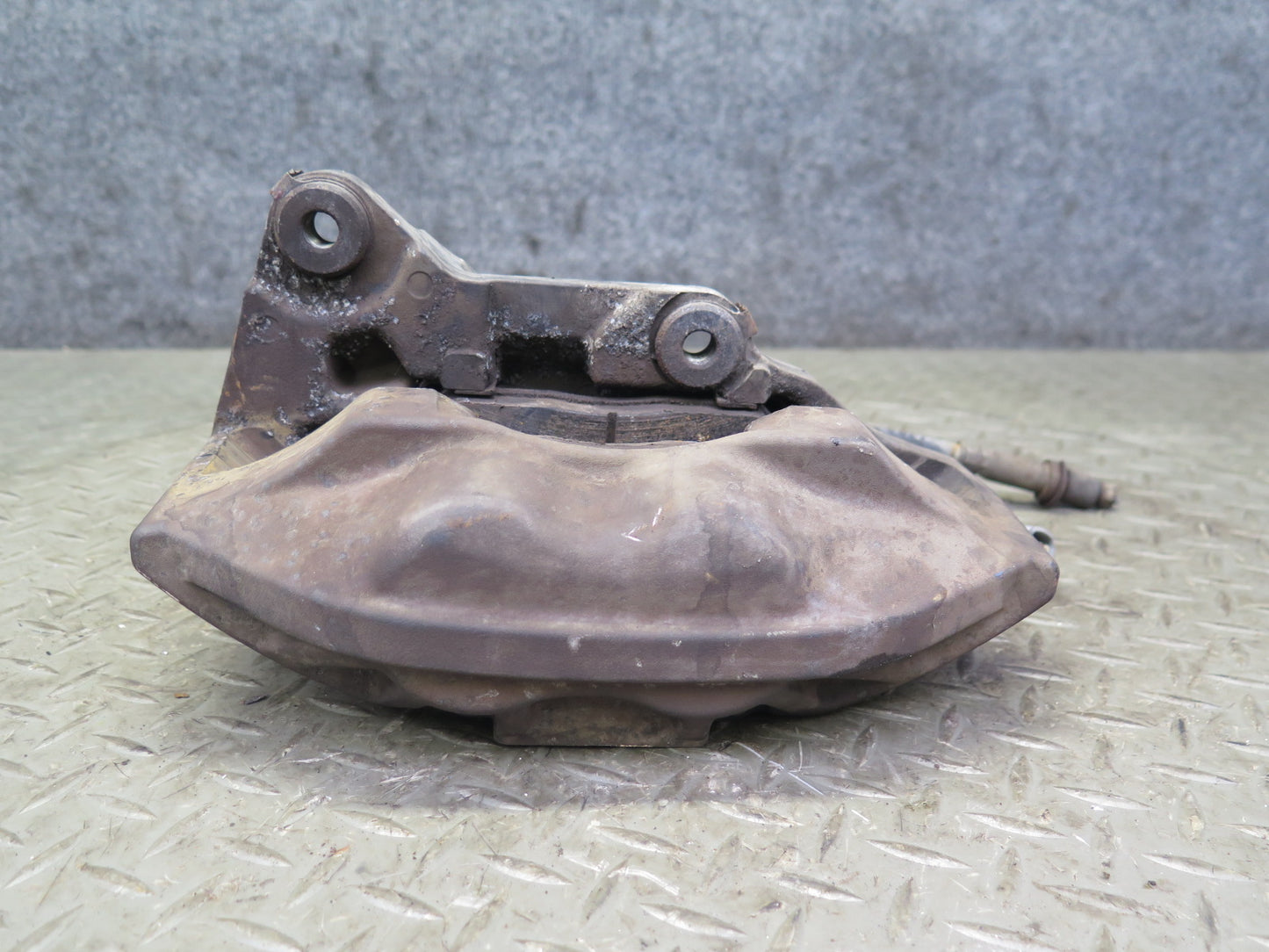 95-00 Lexus UCF20L LS400 Set of 2 Front Left Right Brake Caliper Sumitomo OEM