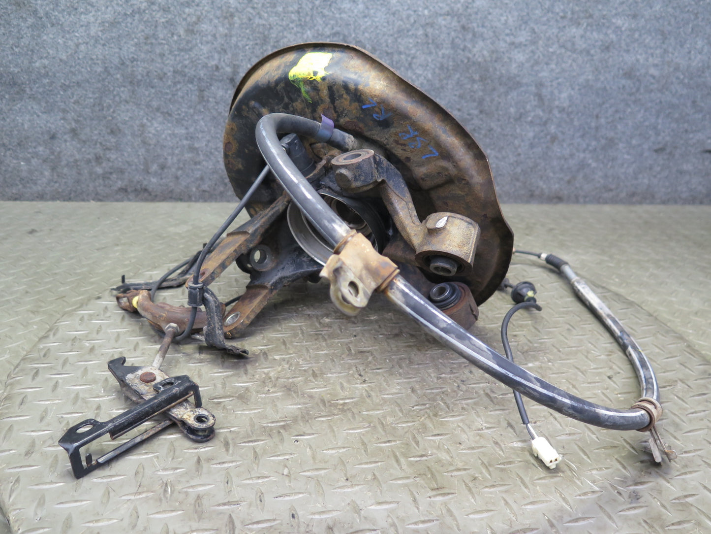 98-00 Lexus UCF20L LS400 Rear Left Spindle Knuckle Wheel Hub Bearing 102K OEM